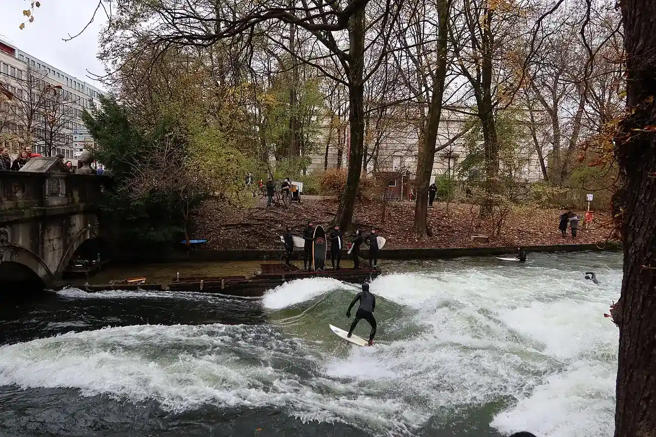 Eisbachwelle